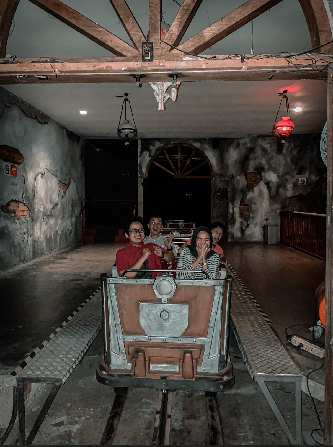 Jungleland sentul six organizer
