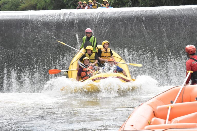 rafting bogor arung jeram pilihan outing gathering perusahaan