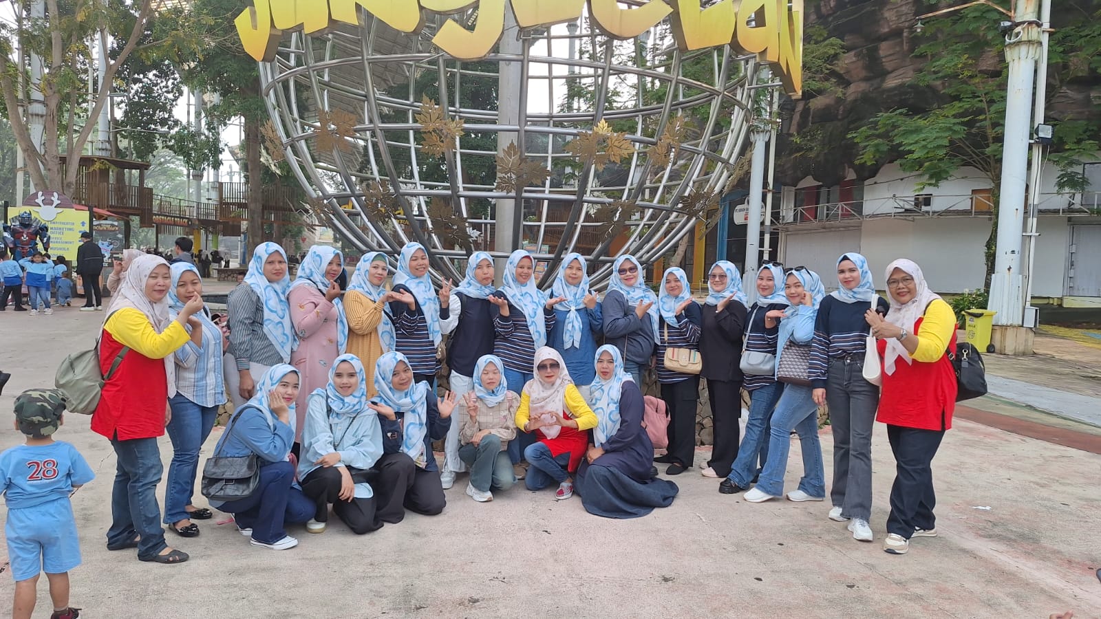 suasana field trip ke jungleland